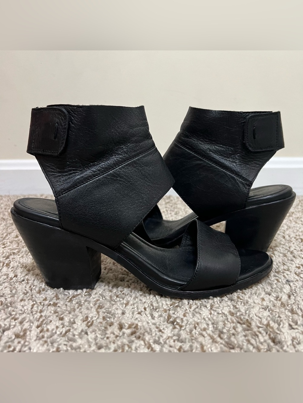 Eileen Fisher Arts Ankle Cuff Leather Block Heel Sandals Black Size 6.5